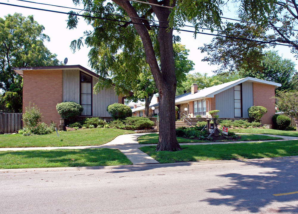 206 N Brockway St in Palatine, IL - Building Photo