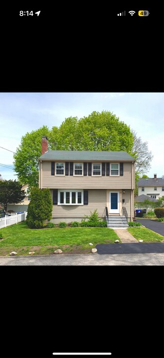 22 Decker St in Milton, MA - Foto de edificio