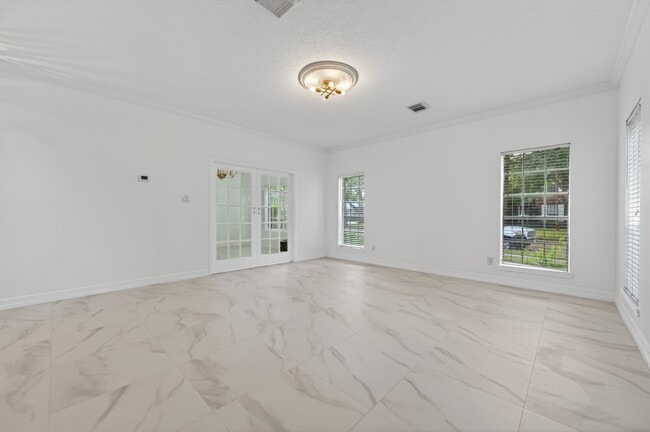 property at 2431 Parkwood Ln