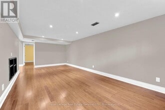 65 Cumming Ct in Hamilton, ON - Building Photo - Building Photo