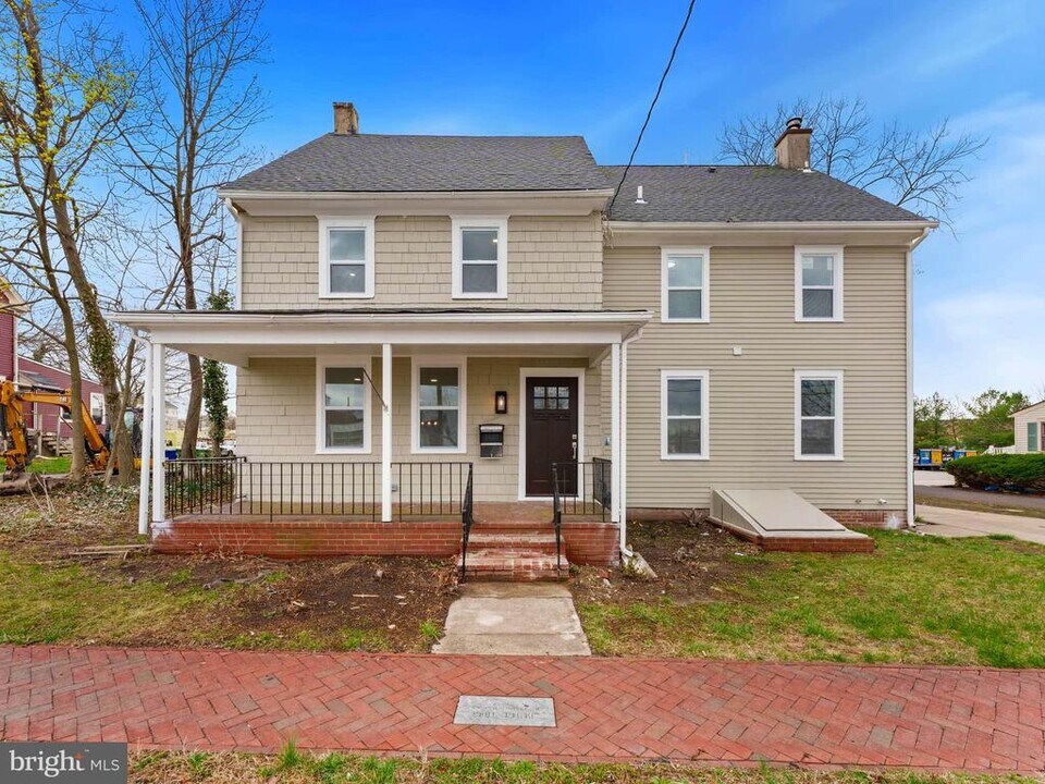 15 W Main St in Evesham, NJ - Building Photo