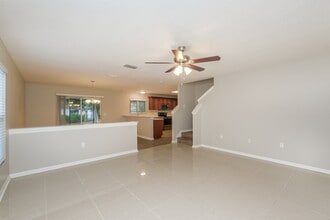 11821 Mango Cross Ct in Seffner, FL - Foto de edificio - Building Photo
