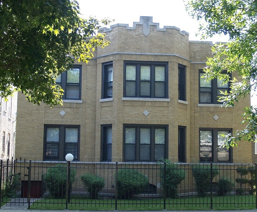 8015 S Indiana Ave in Chicago, IL - Foto de edificio