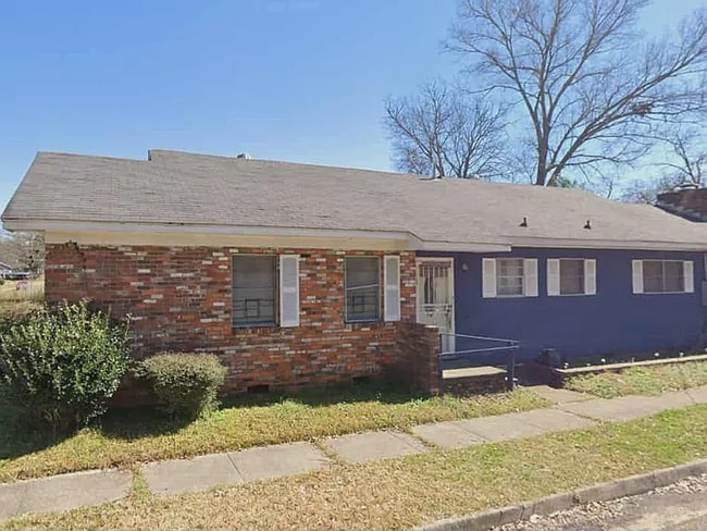 property at 539 Erie St