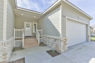 501 W Francis St in Baytown, TX - Building Photo - Building Photo