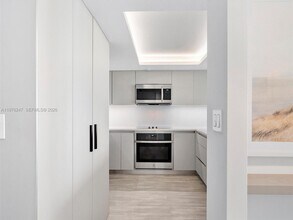 400 South Pointe Dr in Miami Beach, FL - Building Photo - Building Photo