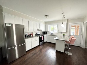 8 Piersons Ln, Unit 2 bedroom apartment in Biddeford, ME - Building Photo - Building Photo