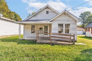 403 McKenna St in Glasgow, KY - Building Photo