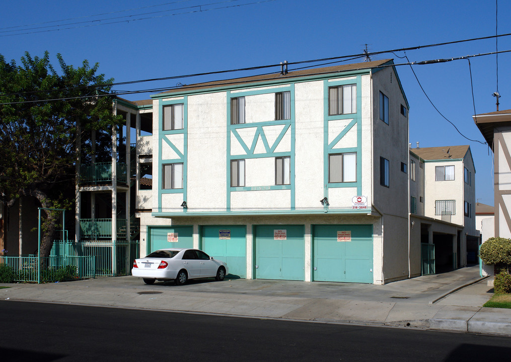 11943 Grevillea Ave in Hawthorne, CA - Foto de edificio