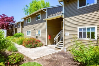 Chalet in Springfield, OR - Foto de edificio - Building Photo