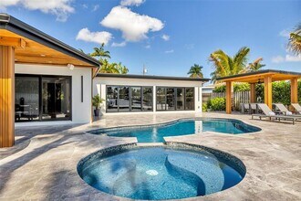 160 SE 3rd Ct in Pompano Beach, FL - Building Photo - Building Photo