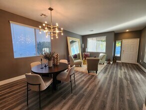 2746 Desert Zinnia Ln in Las Vegas, NV - Building Photo - Building Photo