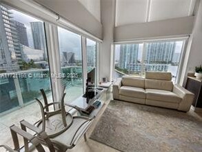 41 SE 5th St, Unit # 916 in Miami, FL - Foto de edificio - Building Photo