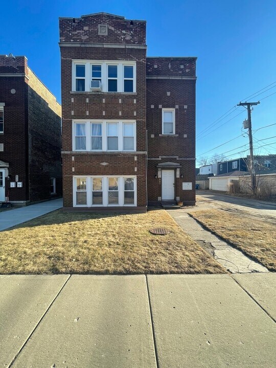 337 Memorial Dr in Calumet City, IL - Building Photo