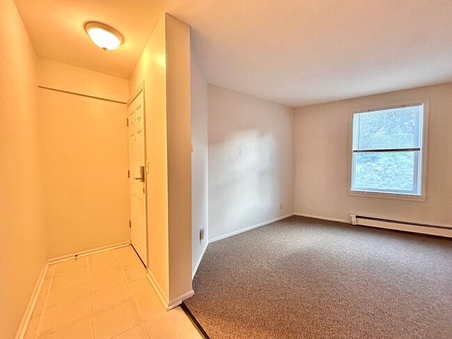 20 Crescent St NE in Grand Rapids, MI - Foto de edificio - Building Photo