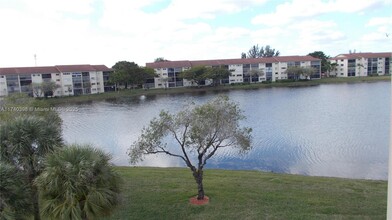 13705 SW 12th St in Pembroke Pines, FL - Foto de edificio - Building Photo