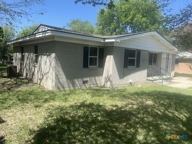 304 Oak St in Copperas Cove, TX - Foto de edificio - Building Photo