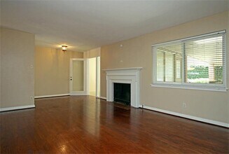 2332 Suffolk Dr in Houston, TX - Building Photo - Building Photo