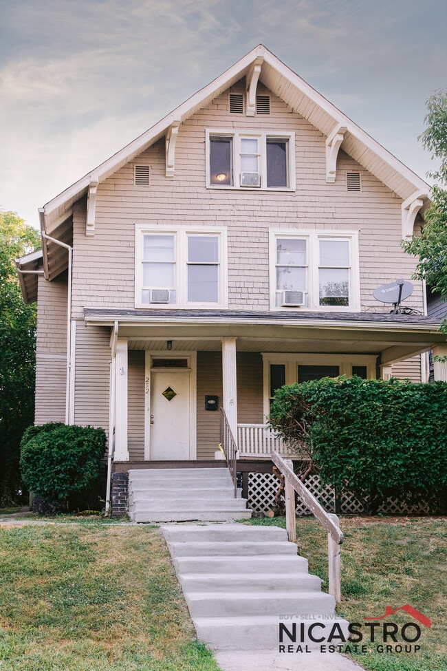 252 E Lane Ave in Columbus, OH - Building Photo - Building Photo
