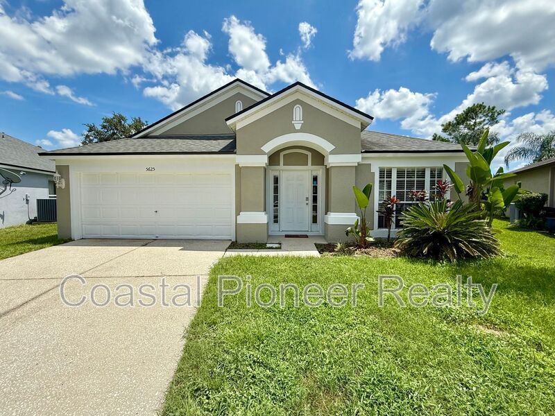 5625 Grindstone Loop in Zephyrhills, FL - Building Photo
