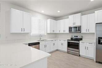 3082 Lucille Ln in Middleburg, FL - Building Photo - Building Photo