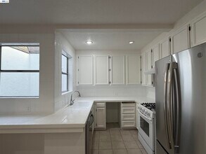 175 W Moltke St in Daly City, CA - Building Photo - Building Photo