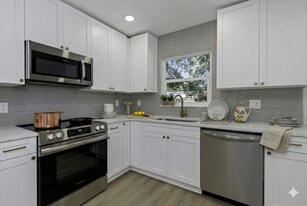 2710 Boca Ciega Dr N in St. Petersburg, FL - Building Photo