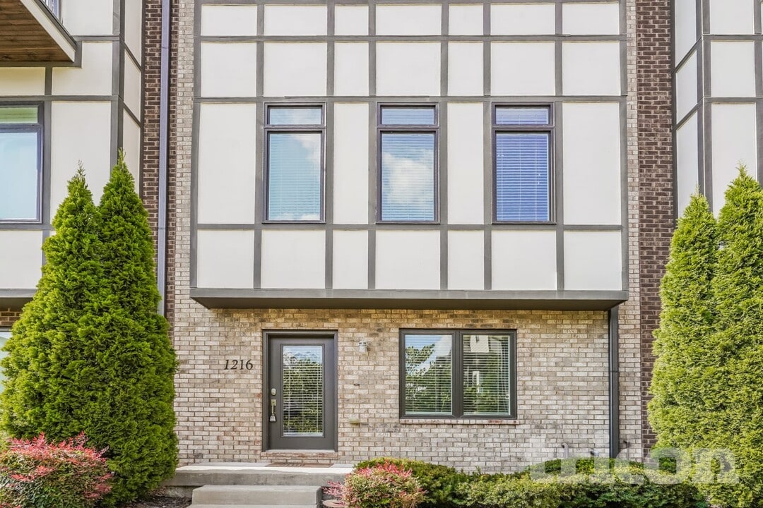 1216 Hillwood Private Cove in Nashville, TN - Building Photo
