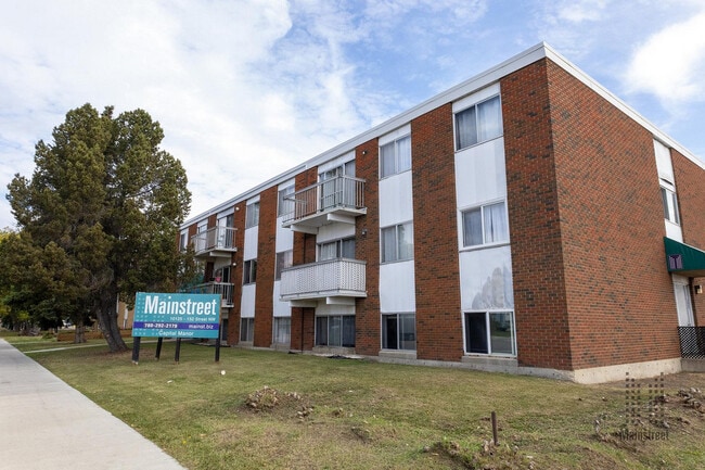 Capital Manor in Edmonton, AB - Building Photo - Building Photo