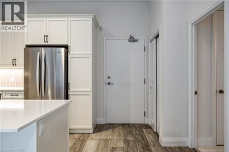 1 Redfern Ave in Hamilton, ON - Building Photo - Building Photo