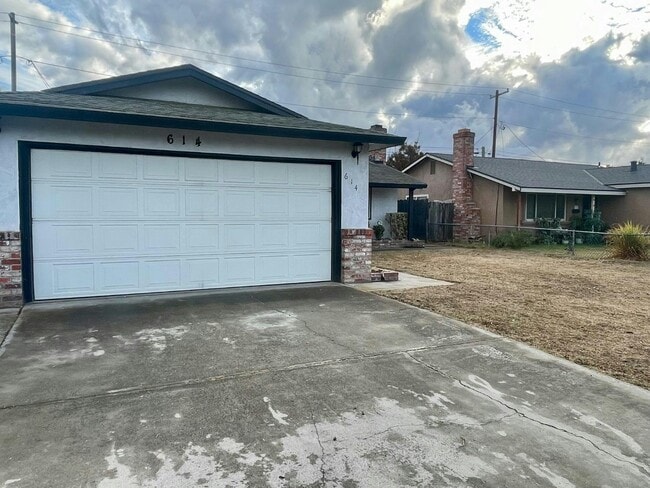 614 Diane Dr in Manteca, CA - Building Photo - Building Photo