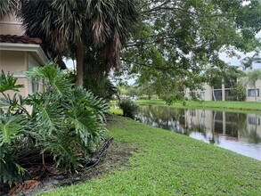 549 Racquet Club Rd in Weston, FL - Building Photo - Building Photo