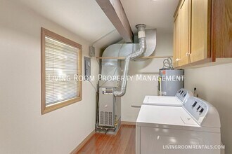 9803 SW 49th Ave in Portland, OR - Building Photo - Building Photo