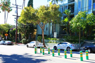 929 Larrabee Apartments in West Hollywood, CA - Building Photo - Building Photo