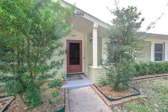 5471 Loch Lomond Dr in Houston, TX - Building Photo - Building Photo