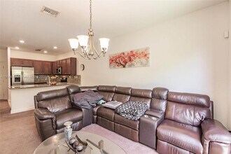 6586 S Anise Ct in Davie, FL - Building Photo - Building Photo