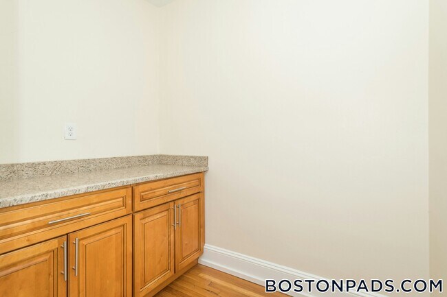 138 Highland Ave in Somerville, MA - Building Photo - Building Photo