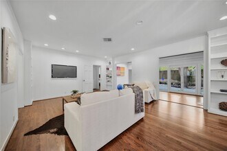 2223 Dryden Rd in Houston, TX - Building Photo - Building Photo