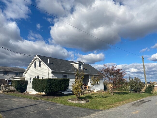 14 Stoltzfus Ln in Leola, PA - Building Photo - Building Photo