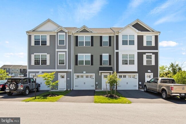 property at 2916 Hickorywood Ln