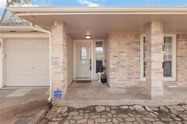 2203 S Ferrisburg Ct in Sugar Land, TX - Building Photo - Building Photo