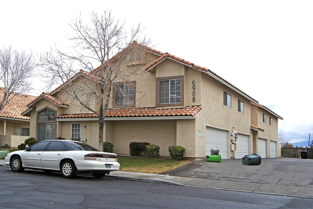 Rainbow Gardens in Las Vegas, NV - Building Photo