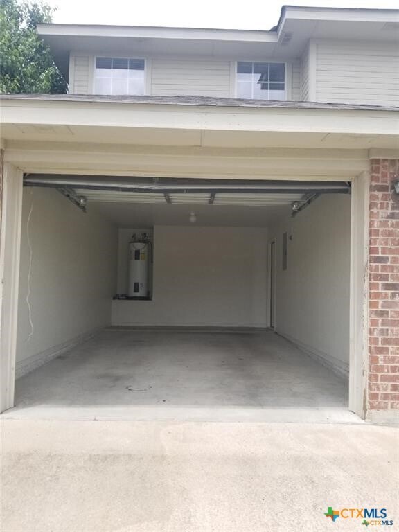 property at 2101 Jennifer Dr
