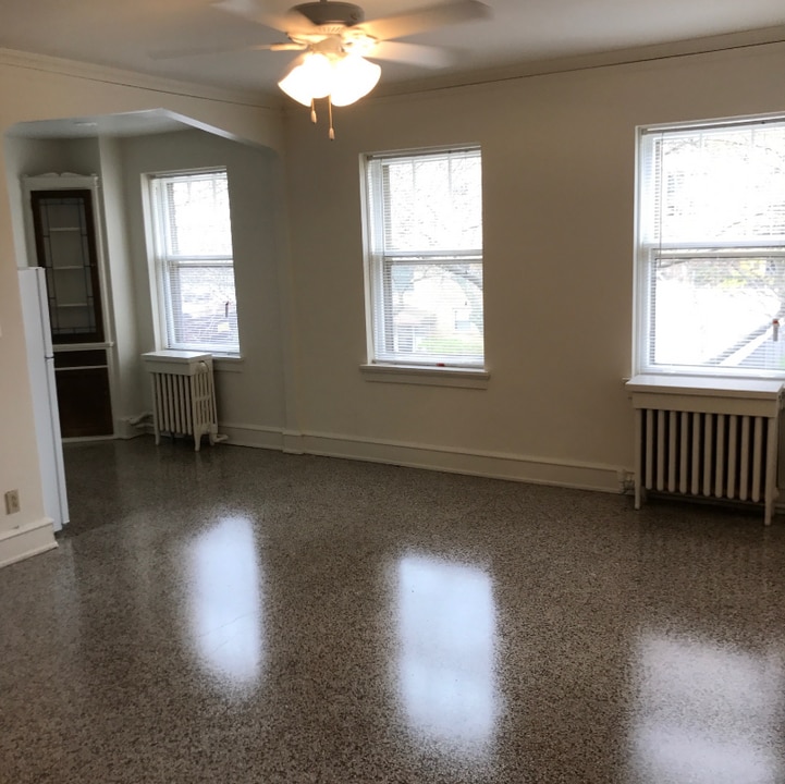 921 N Marshall St in Milwaukee, WI - Building Photo