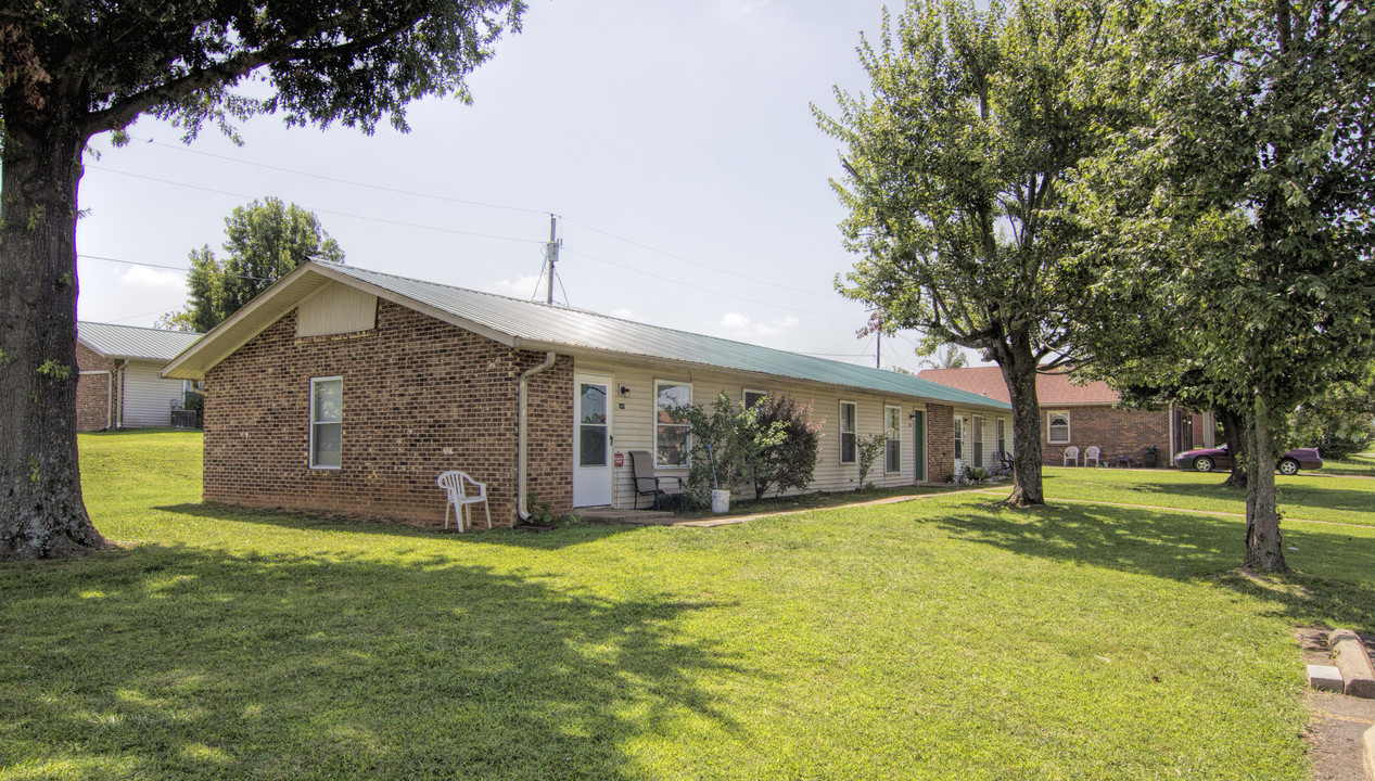 Walnut Street Apartments in Dickson, TN - Building Photo