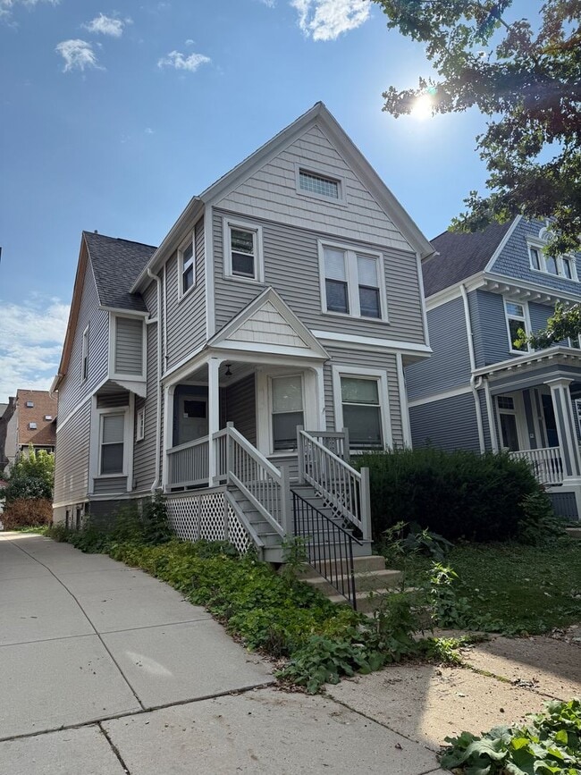 property at 1522 N Cass St