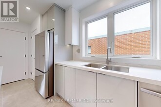 148-148 Lambton Ave in Toronto, ON - Building Photo - Building Photo