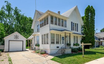 316 W Sycamore St, Unit B in Sycamore, IL - Building Photo