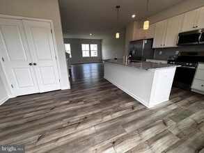 1233 Cedar Vly Rd in Ranson, WV - Building Photo - Building Photo
