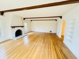 360 N Mansfield Ave in Los Angeles, CA - Building Photo